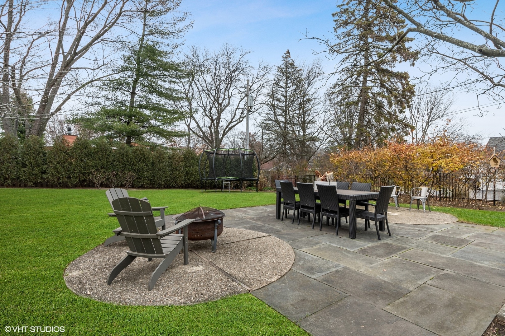 106 Park Lane Lake Bluff, IL 60044 - Photo 31 of 36 a view of a sitting area with furniture and garden