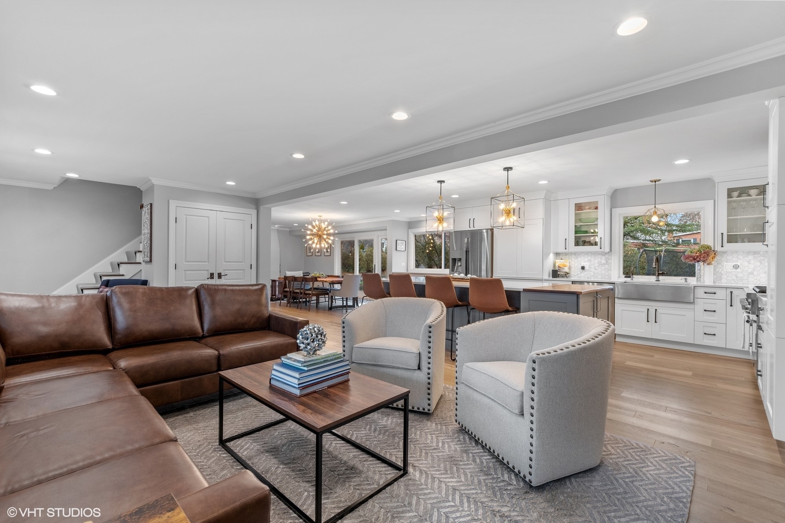 106 Park Lane Lake Bluff, IL 60044 - Photo 7 of 36 a living room with furniture kitchen view and a table
