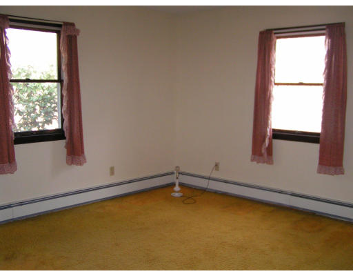 14 Rufus Putnam Road North Brookfield, MA 01535 - Photo 6 of 11 an empty room with a window