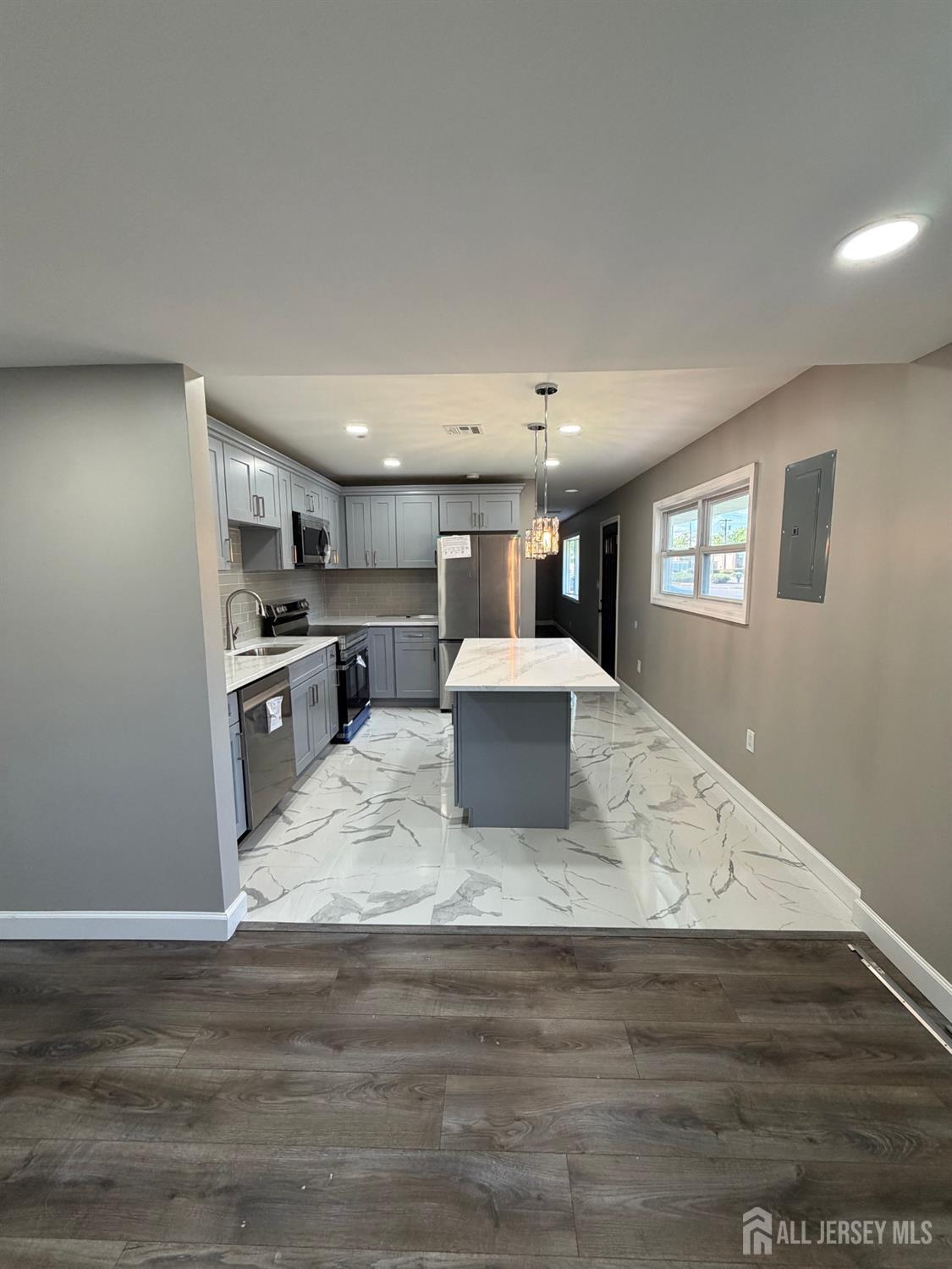 12 Stony Road Edison, NJ 08817 - Photo 3 of 20
