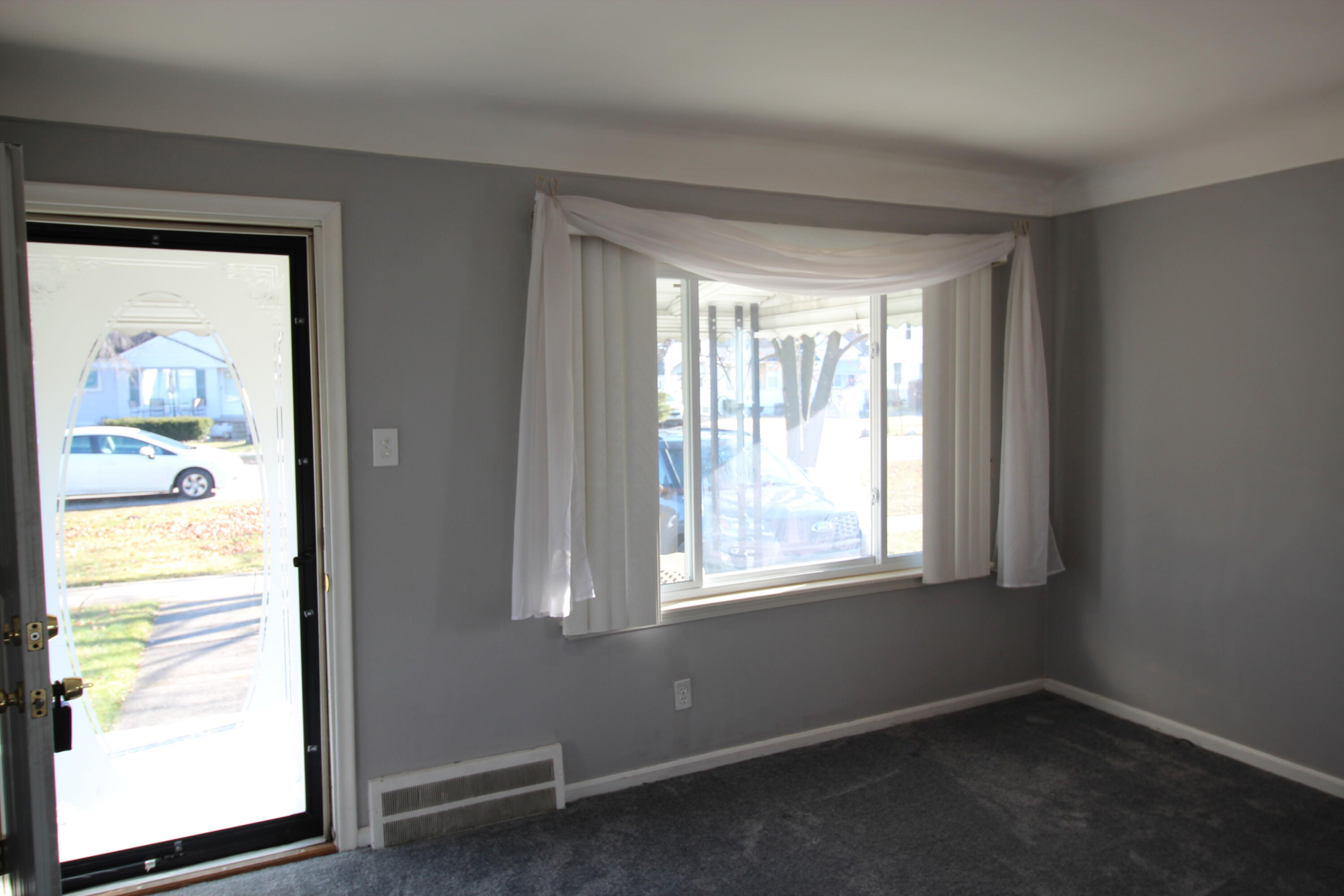 14383 Mercedes Redford, MI 48239 - Photo 3 of 13 IMG_8138