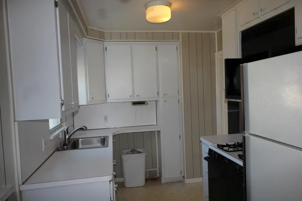 $1,600 | 14383 Mercedes, Redford, MI 48239