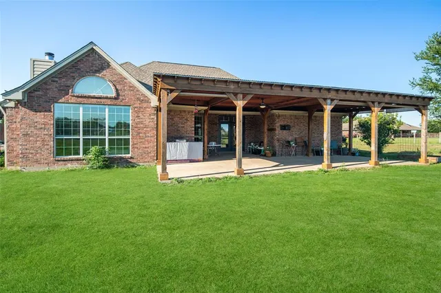 $995,000 | 1422 County Road 377, Van Alstyne, TX 75495