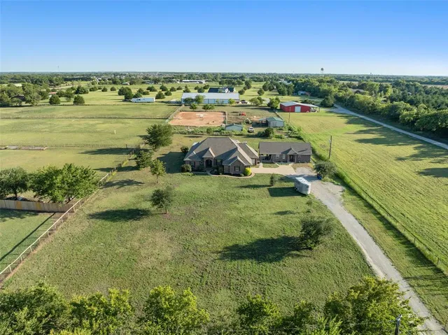 $995,000 | 1422 County Road 377, Van Alstyne, TX 75495