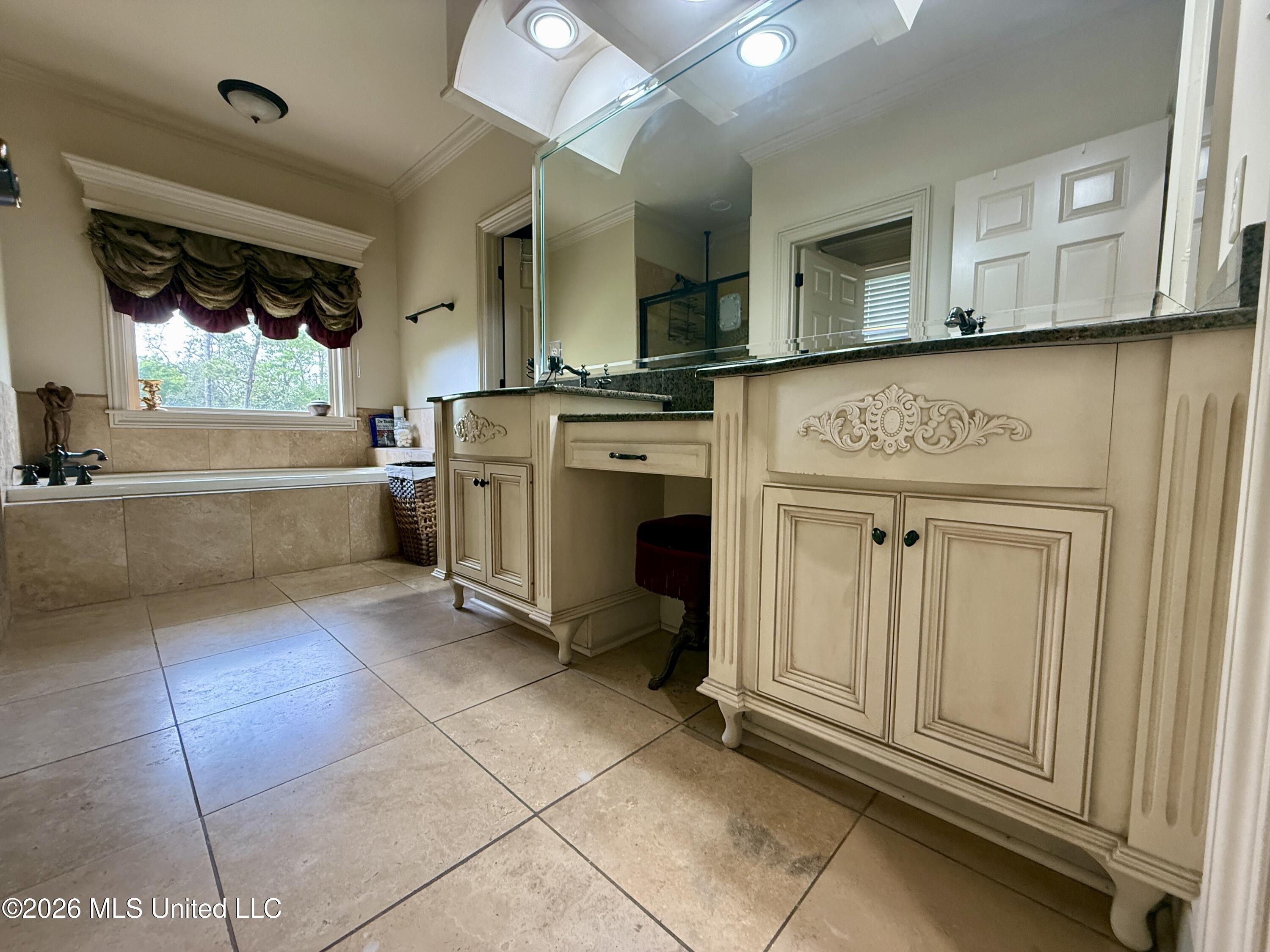 717 Clover Place Biloxi, MS 39532 - Photo 44 of 89 MAster Bath