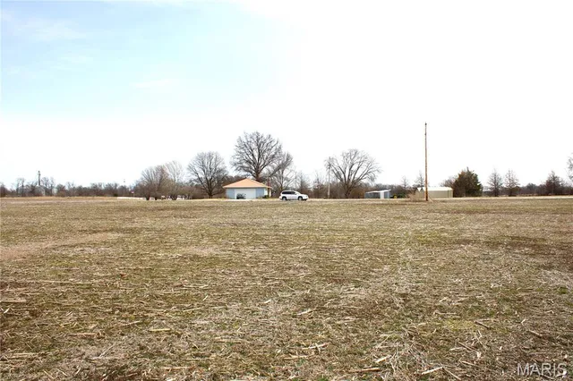 $176,000 | 2 Monroe Road 875, Paris, MO 65275
