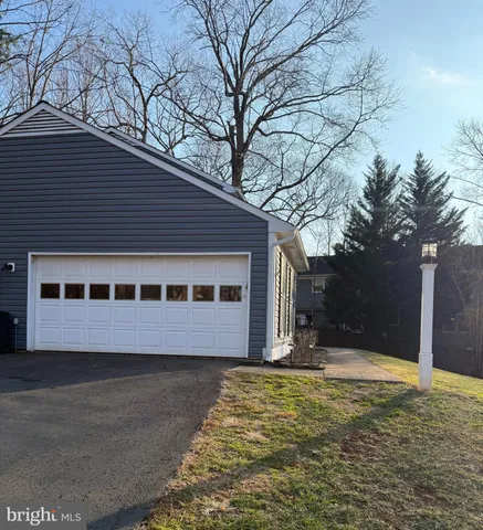 a house view with a yard