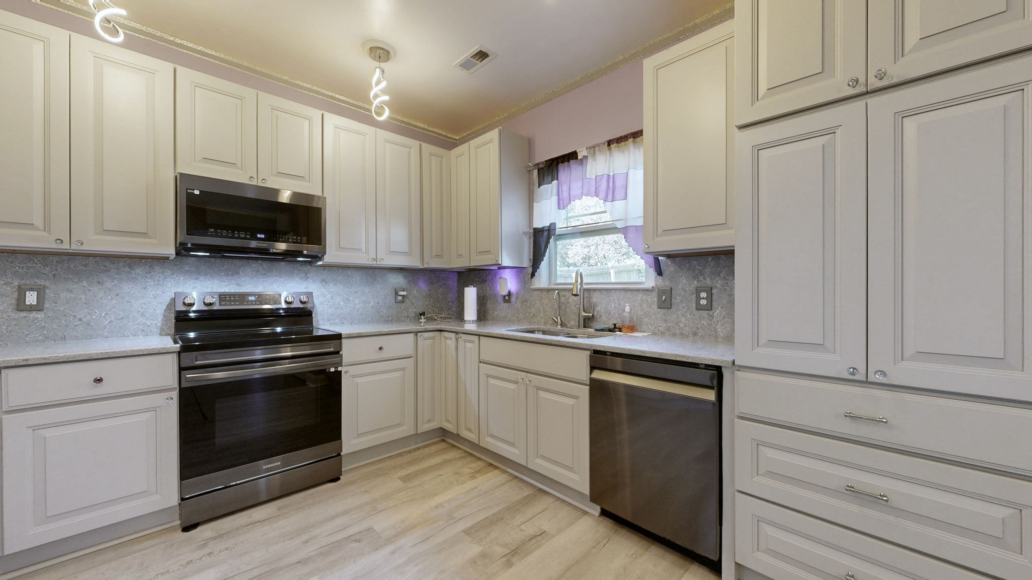 2344 Pea Ridge Road Clarksville, TN 37040 - Photo 5 of 23 a kitchen with granite countertop cabinets stainless steel appliances and sink