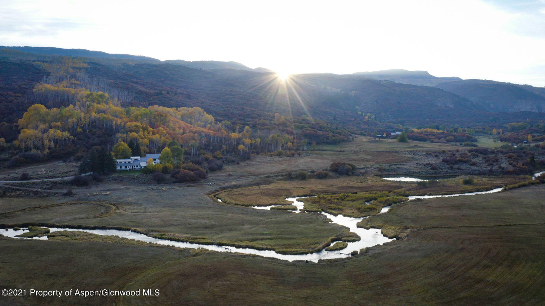 1864 Sweetwater Road Gypsum, CO 81637 - Photo 13 of 25 l-quarter-287