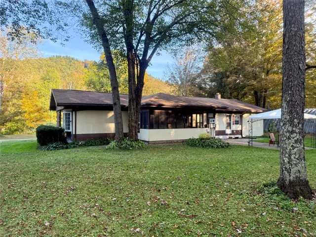 $185,000 | 118 Lazy Brook Circle, Hallstead, PA 18822