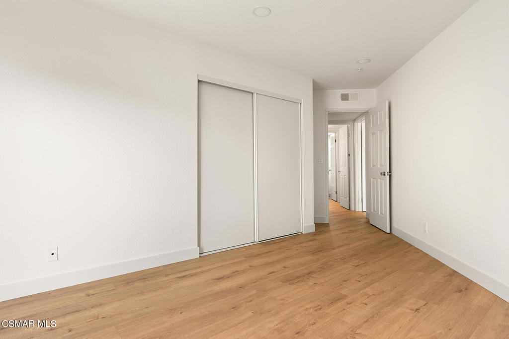 697 Sutton Crest Trail, Unit TL210 Oak Park, CA 91377 - Photo 25 of 37
