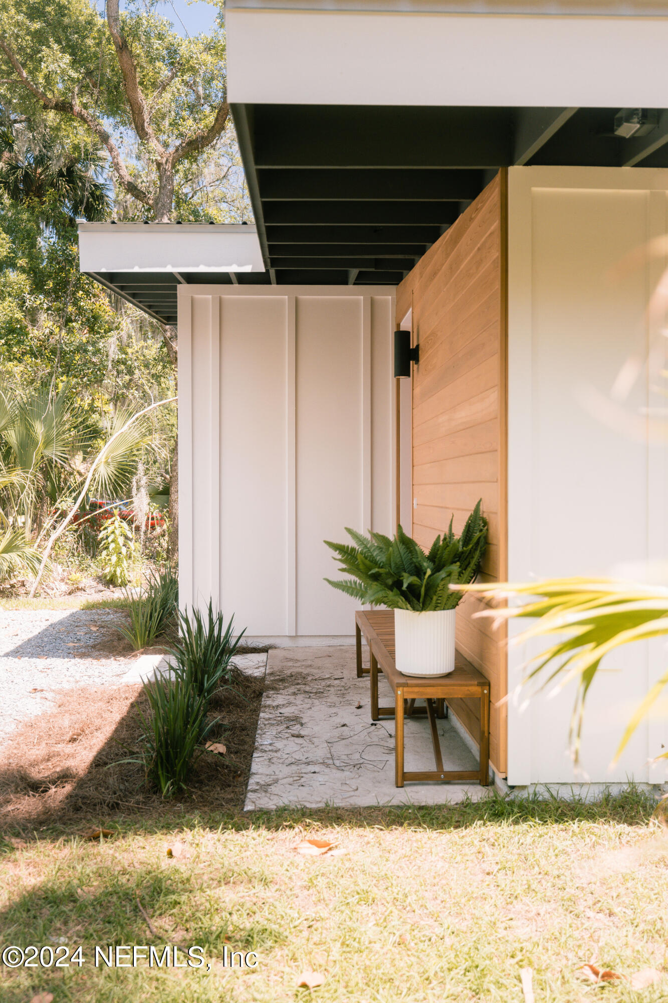 793 Chapin Street St. Augustine, FL 32084 - Photo 4 of 32 a swimming pool with outdoor seating and yard