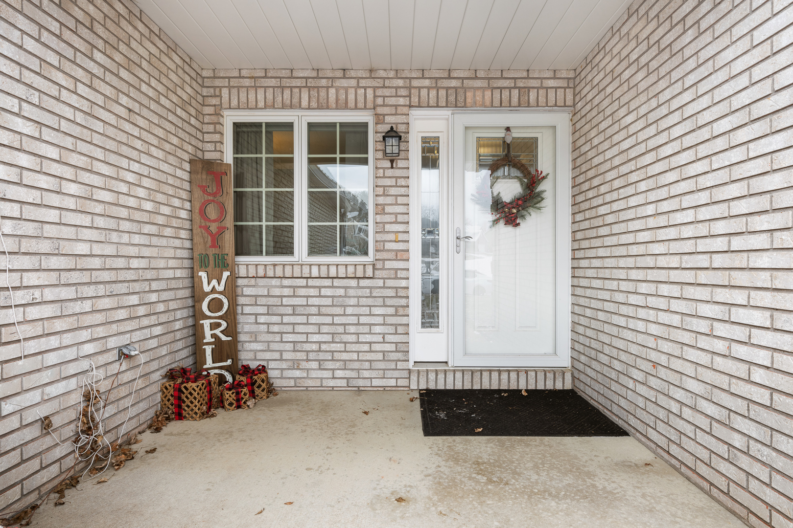 6002 Oakbrook Road Davenport, IA 52806 - Photo 5 of 50 a view of a front door of a house