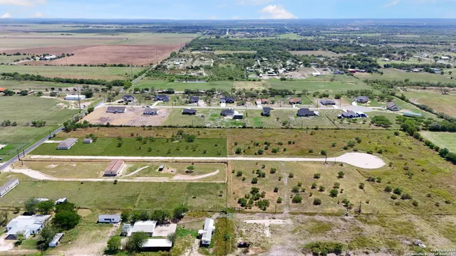 $369,000 | 1034 County Road 6710, Natalia, TX 78059