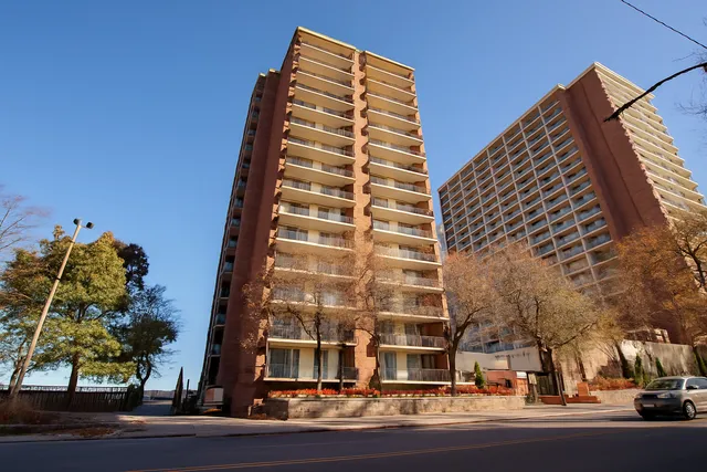 $215,000 | 5901 North Sheridan Road, Unit 9G, Chicago, IL 60660