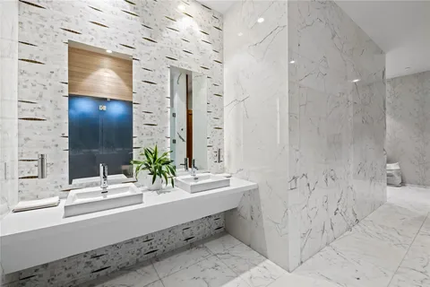 $1,895,000 | 701 North Fort Lauderdale Beach Boulevard, Unit 214, Fort Lauderdale, FL 33304