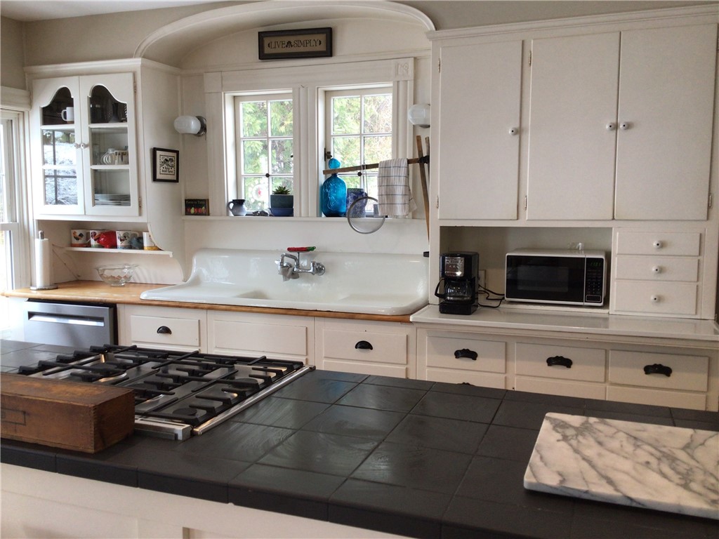65 Old Usquepaugh Road Richmond, RI 02892 - Photo 6 of 31 Gallery Image 6
