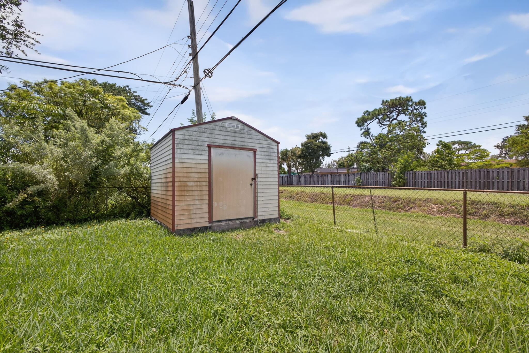 2251 East Avenue H Riviera Beach, FL 33404 - Photo 33 of 43 Storage building