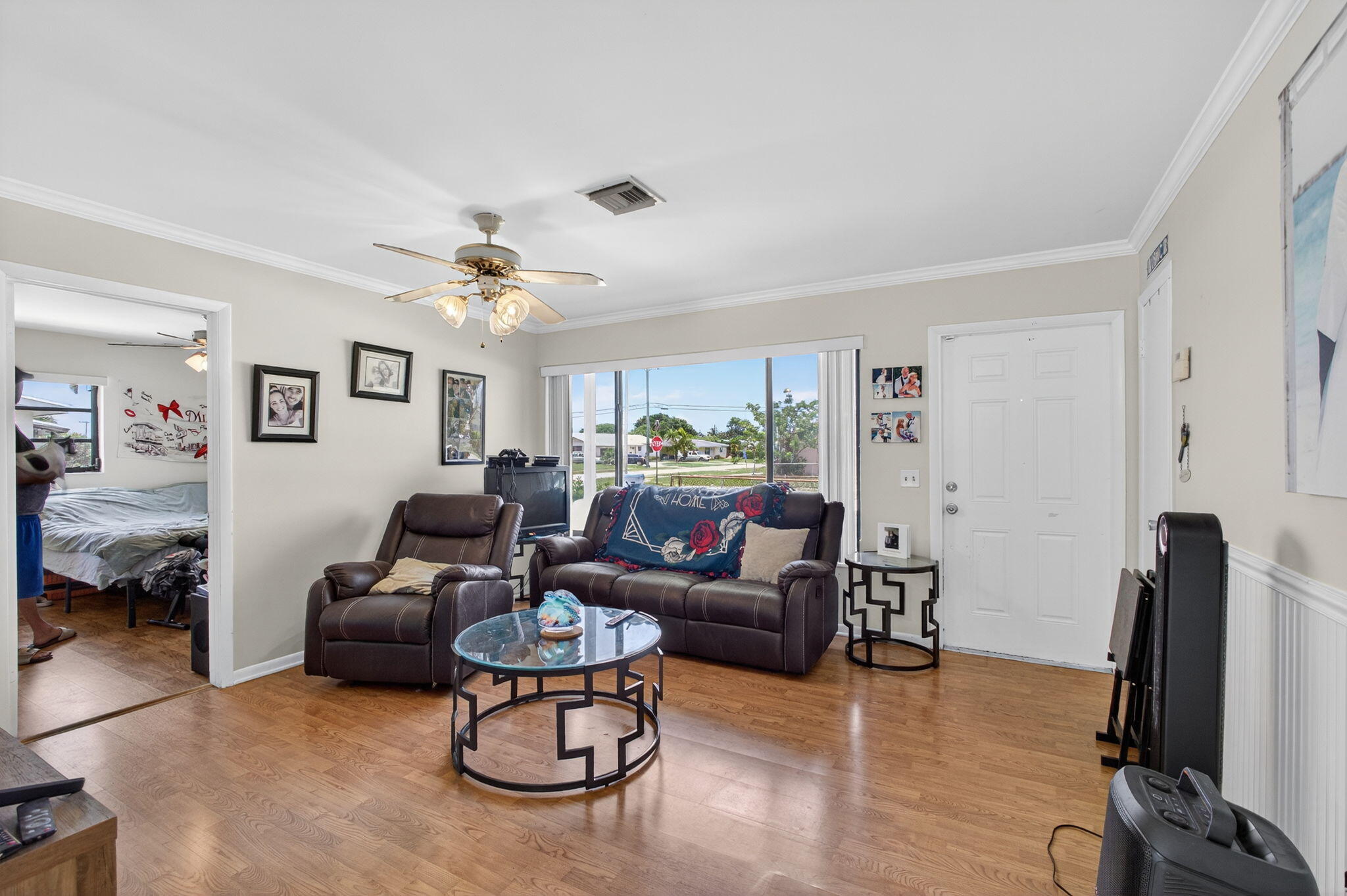 2251 East Avenue H Riviera Beach, FL 33404 - Photo 7 of 43 Living room