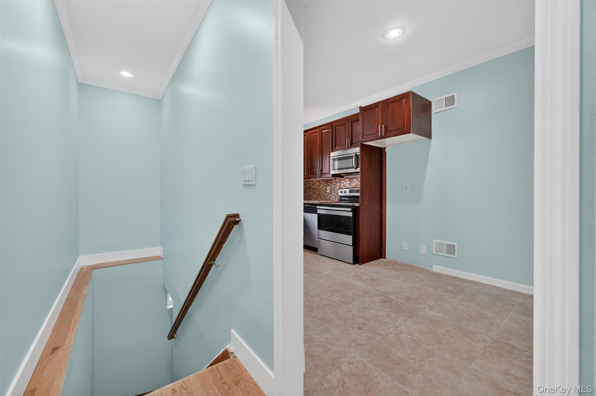 636 Throgs Neck Expressway Bronx, NY 10465 - Photo 10 of 31