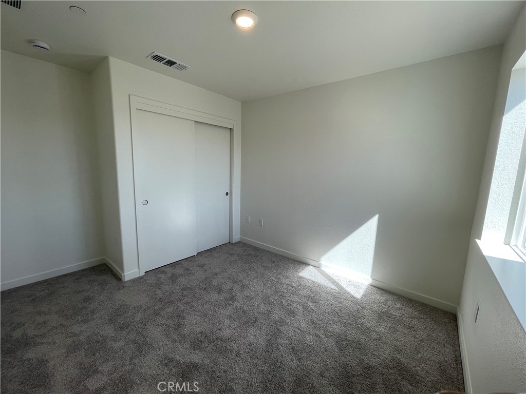 786 Stone Ridge Avenue Merced, CA 95341 - Photo 5 of 8 an empty room with windows