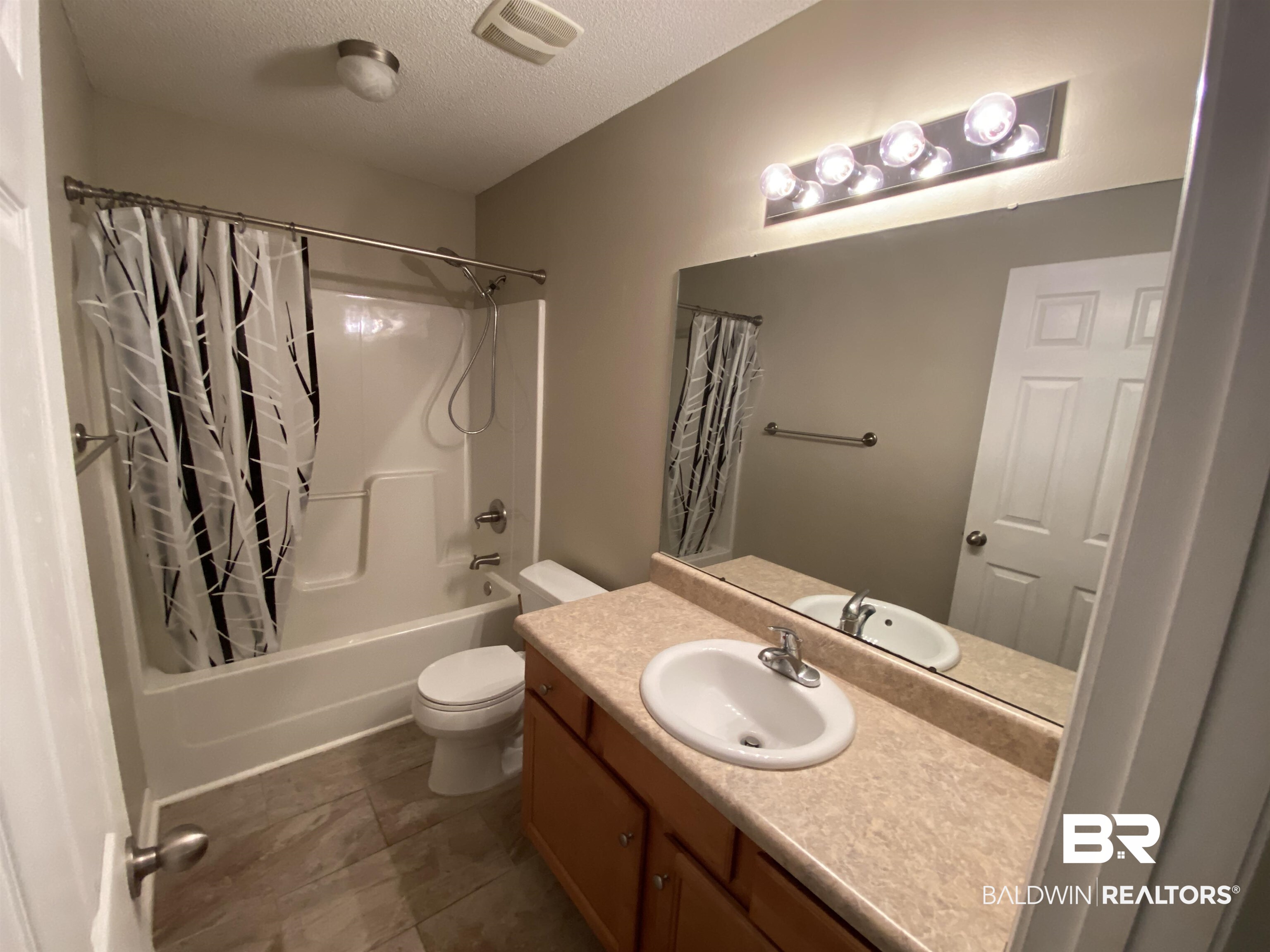 193 Lakeview Loop Daphne, AL 36526 - Photo 13 of 18
