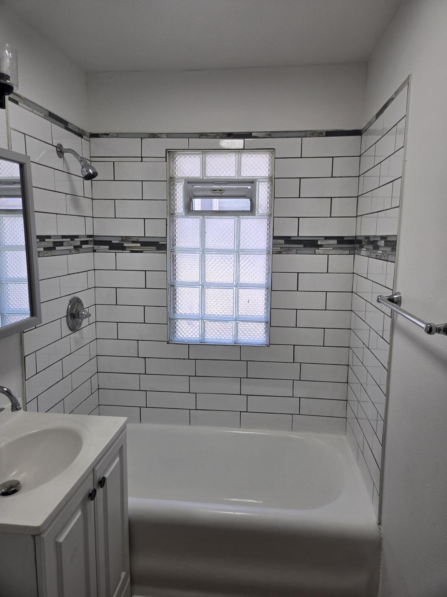 3380 North 36th Street Milwaukee, WI 53216 - Photo 5 of 27 Lower bath #1