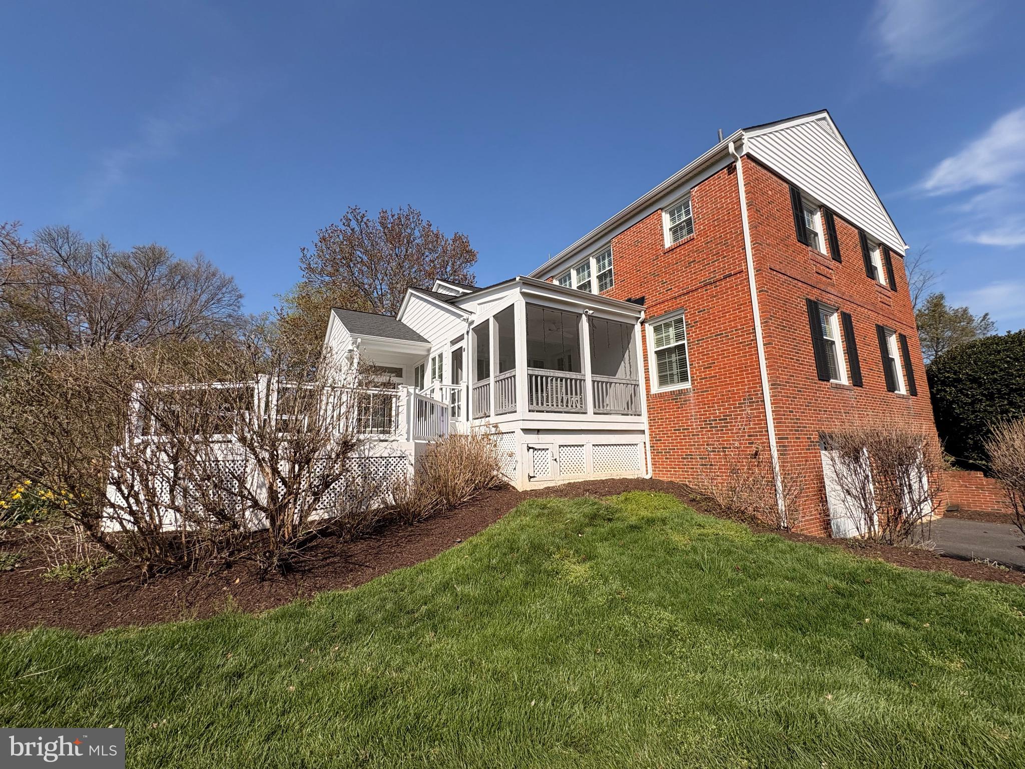 911 Rail Court McLean, VA 22102 - Photo 18 of 23 Screened porch & Deck