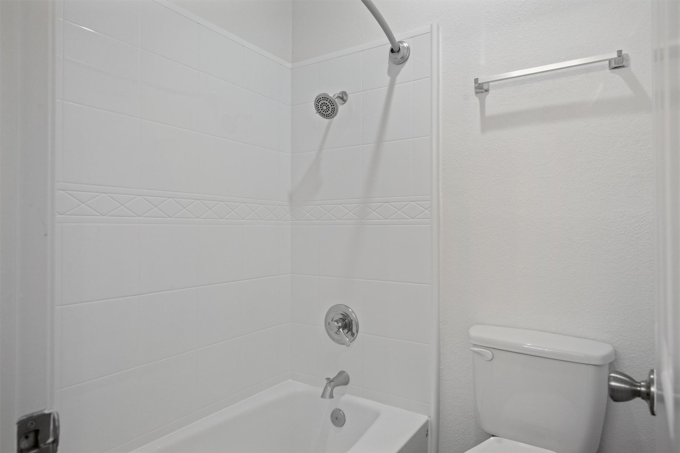 2529 Rio Grande Street, Unit 72 Austin, TX 78705 - Photo 16 of 24 tub and shower combo