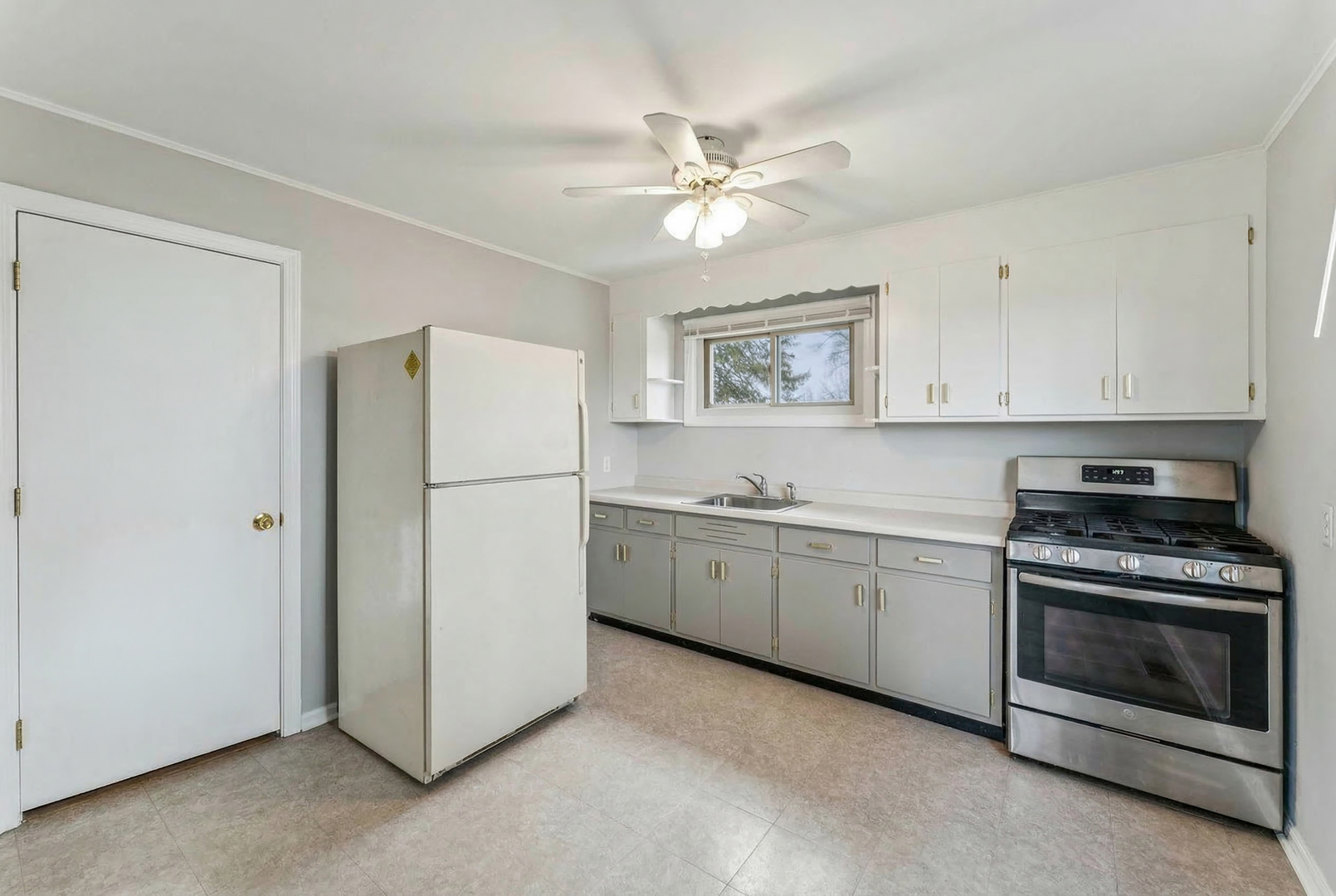 1484 North Hicks Road Palatine, IL 60067 - Photo 9 of 25 Gallery Image 9