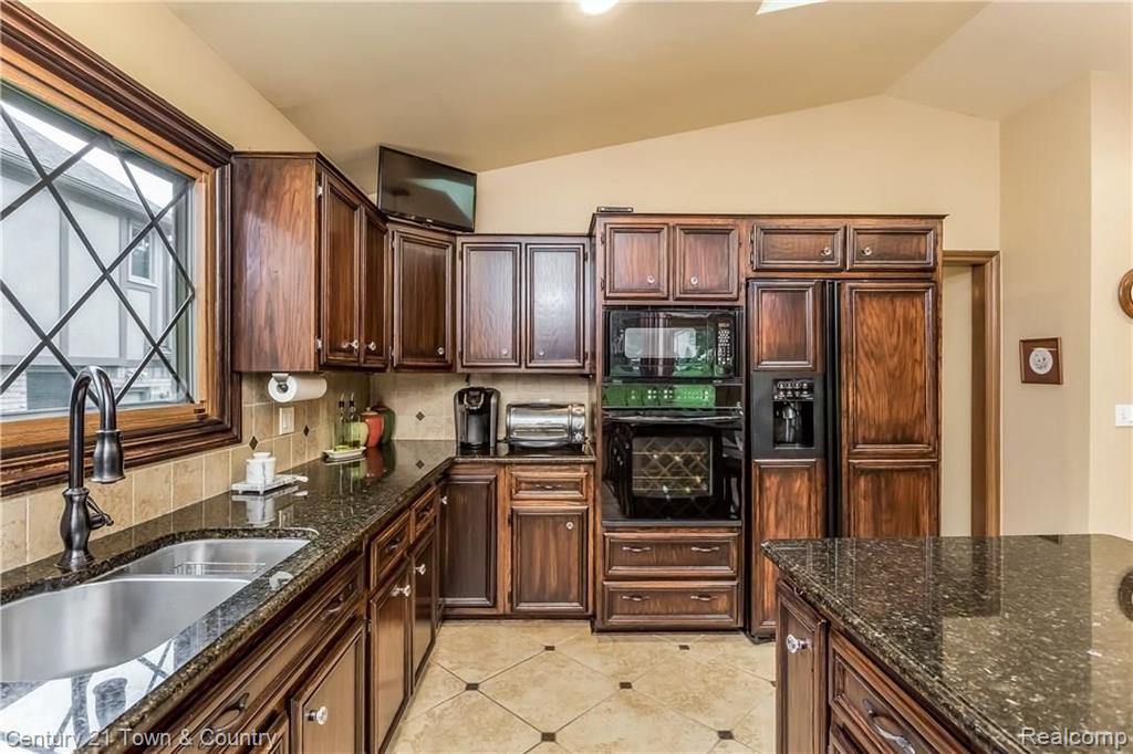 545 Sunlight Drive Rochester Hills, MI 48309 - Photo 19 of 68