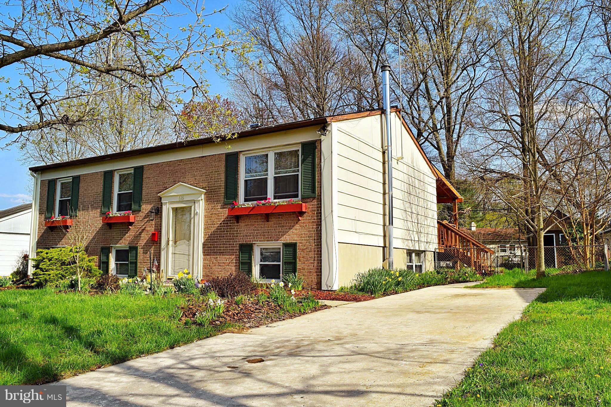 616 Banyan Road Edgewood, MD 21040 - Photo 3 of 26 Beautiful Brick Front Home on Fully Fenced Lot!