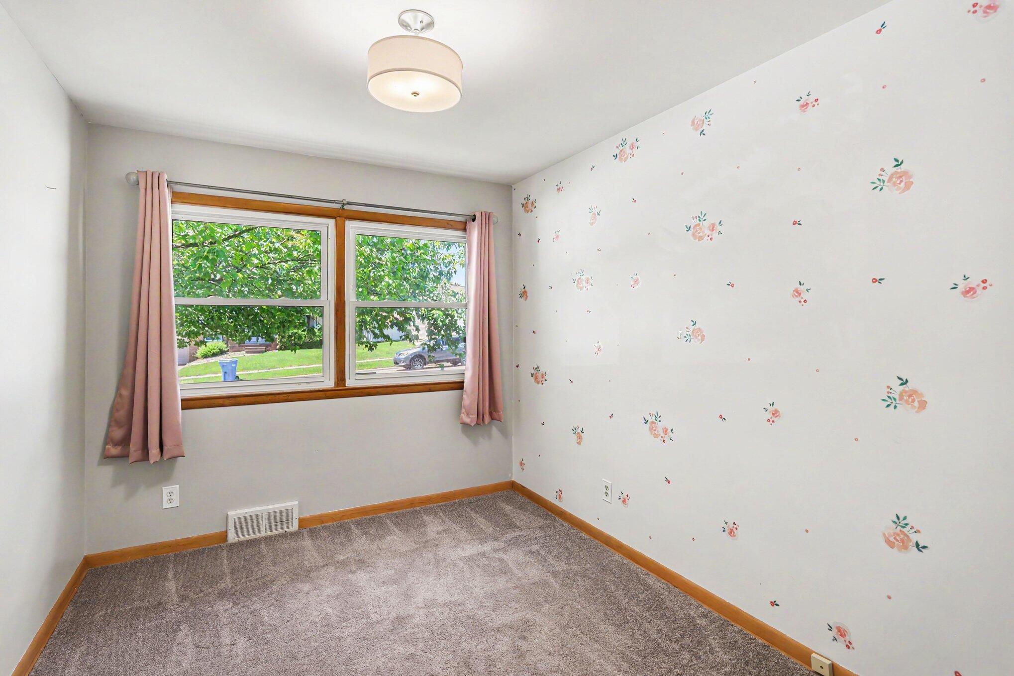 2117 Edwin Place Lansing, MI 48911 - Photo 27 of 37 015_file_2270