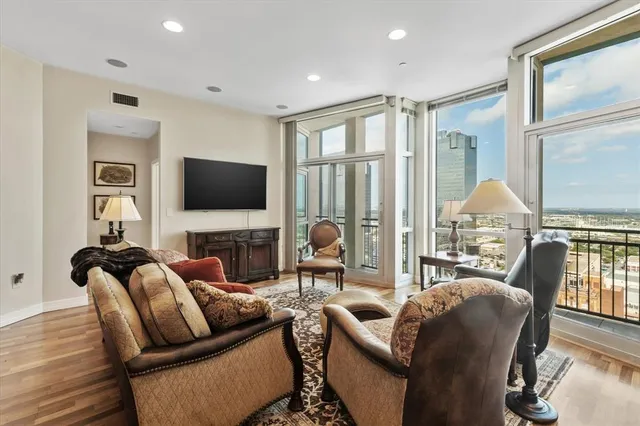 $3,300 | 500 Throckmorton Street, Unit 2301, Fort Worth, TX 76102