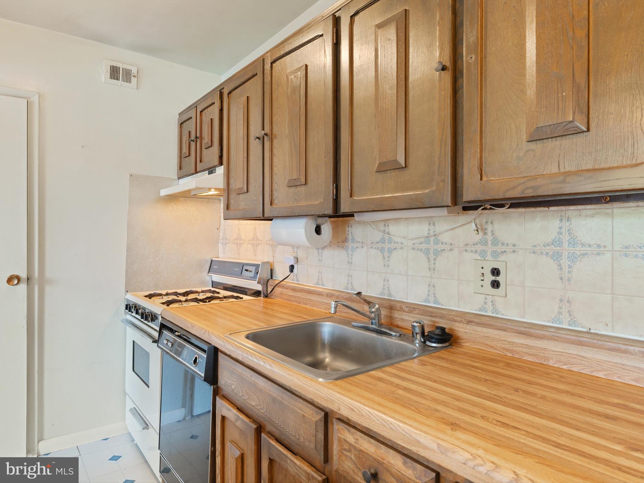 3722 Bel Pre Road, Unit 372211 Silver Spring, MD 20906 - Photo 16 of 31 Gallery Image 16