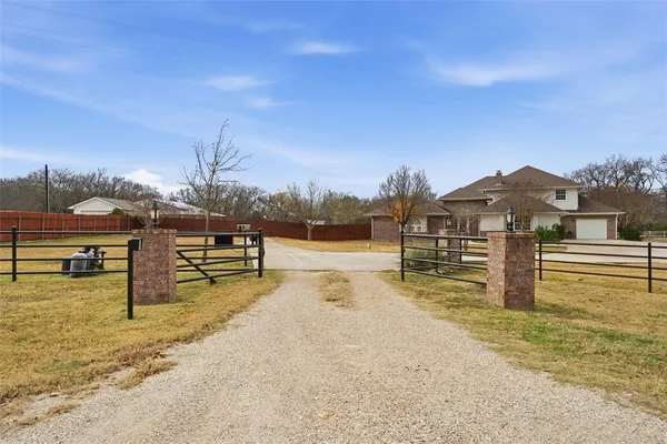 $1,350,000 | 11645 North State Highway, Jonesboro, TX 76538
