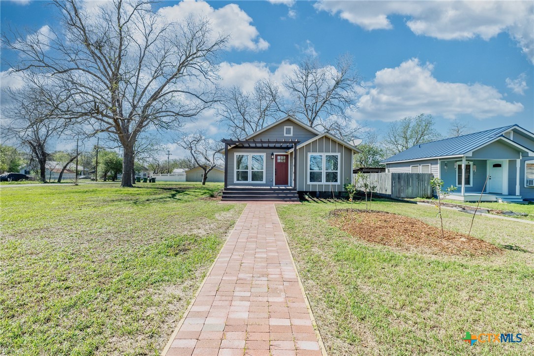 403 West French Street Cuero, TX 77954 - Photo 2 of 24