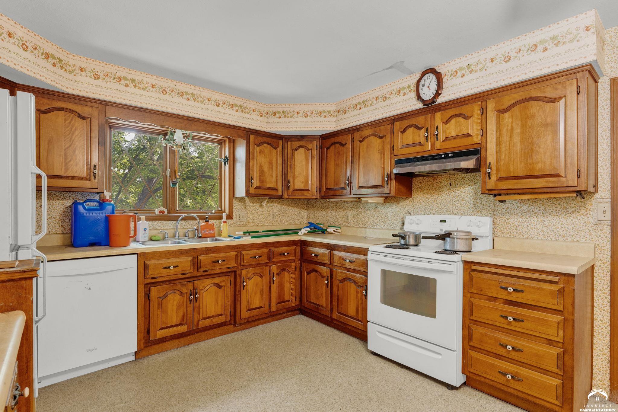 420 East Woodson Avenue Lecompton, KS 66050 - Photo 17 of 31