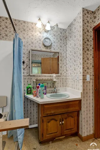 $179,900 | 420 East Woodson Avenue, Lecompton, KS 66050