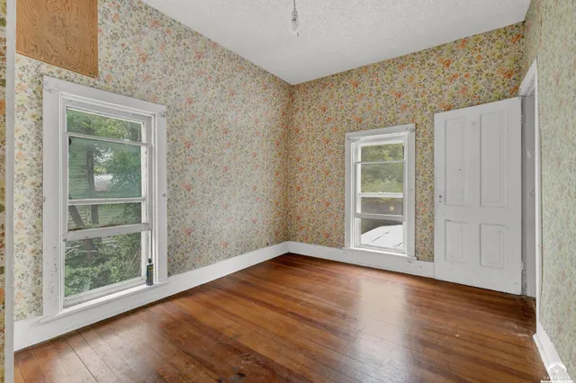 $179,900 | 420 East Woodson Avenue, Lecompton, KS 66050