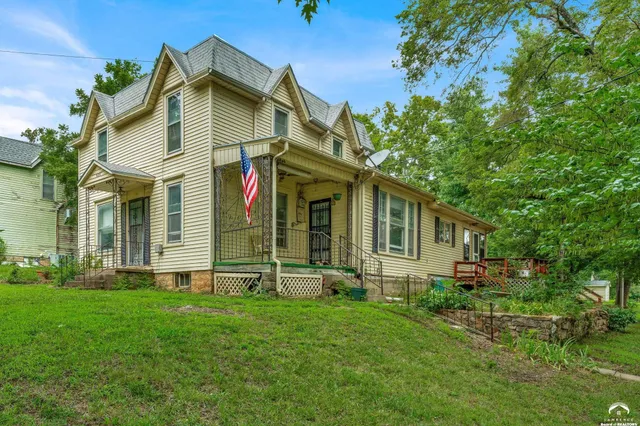 $179,900 | 420 East Woodson Avenue, Lecompton, KS 66050