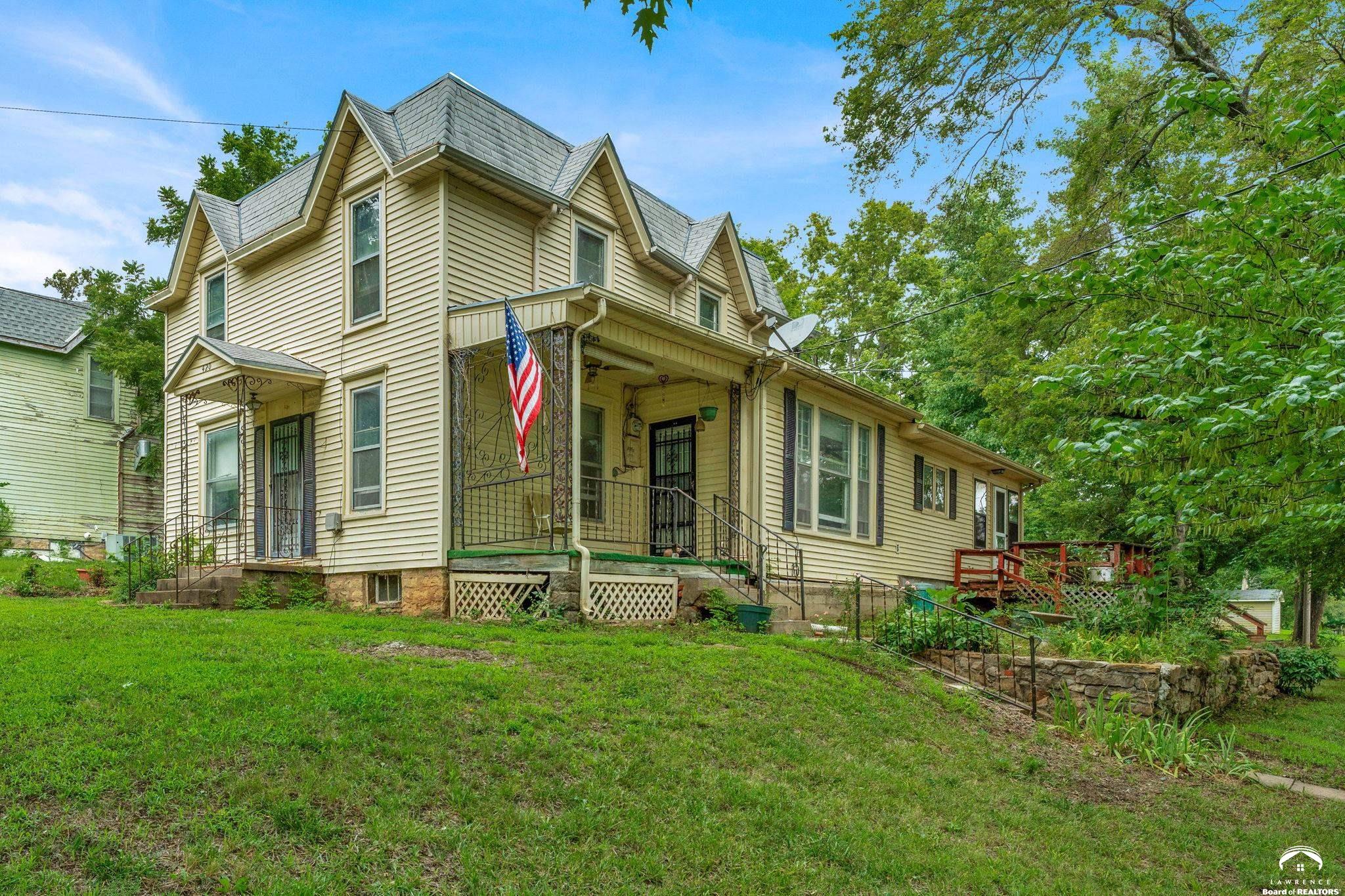 420 East Woodson Avenue Lecompton, KS 66050 - Photo 4 of 31