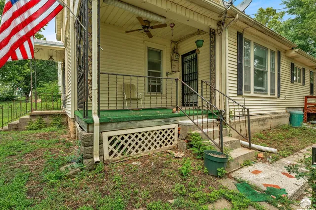 $179,900 | 420 East Woodson Avenue, Lecompton, KS 66050
