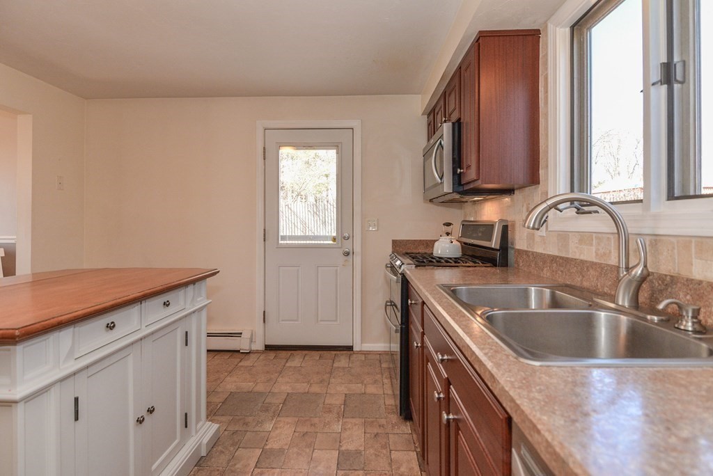 20 Sagamore Road Bellingham, MA 02019 - Photo 5 of 35 Gallery Image 5