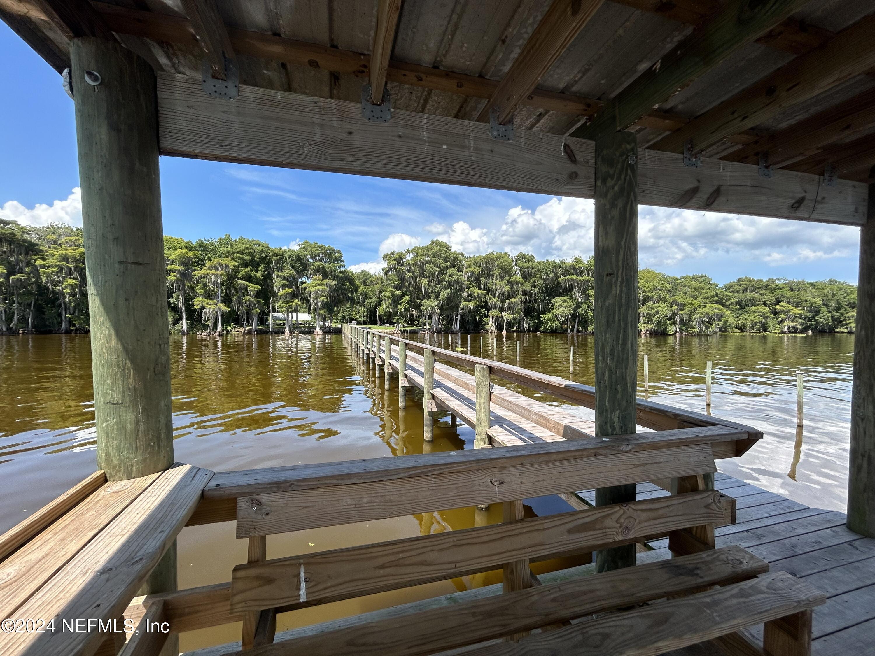 534 Palm Way Georgetown, FL 32139 - Photo 6 of 10 LISTING PHOTO - COMMUNITY DOCK SITTING A