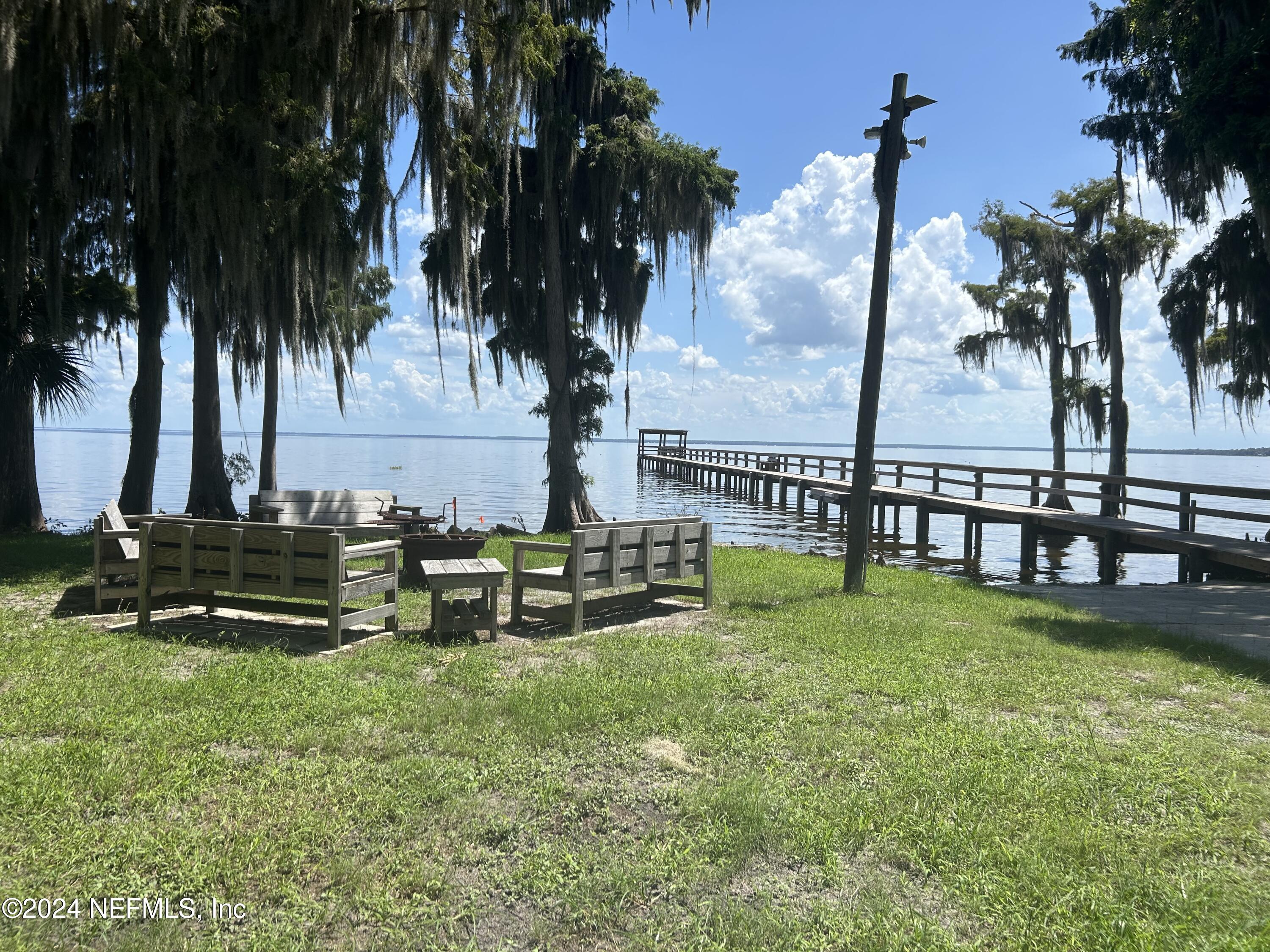 534 Palm Way Georgetown, FL 32139 - Photo 10 of 10 LISTING PHOTO - COMMUNITY FIRE PIT AREA
