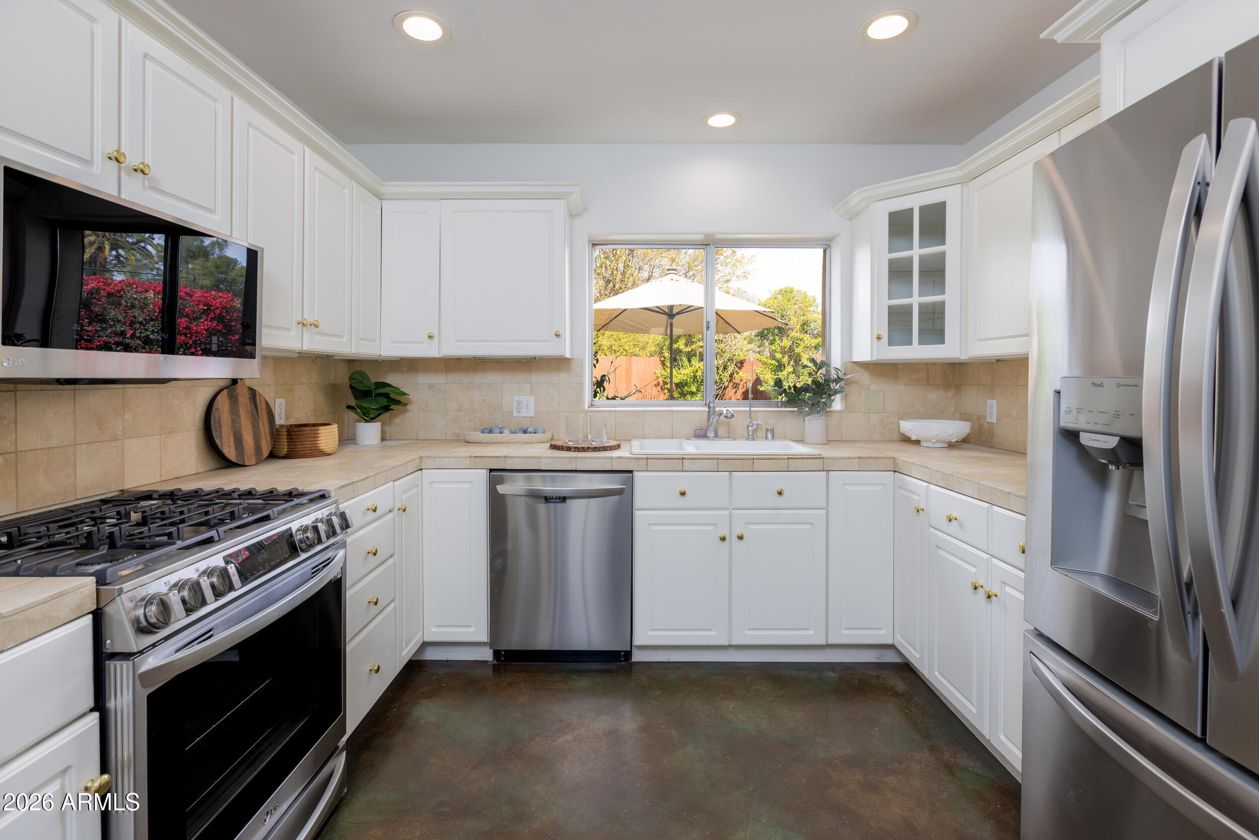 301 West Holly Street Phoenix, AZ 85003 - Photo 14 of 39 14_kitchen