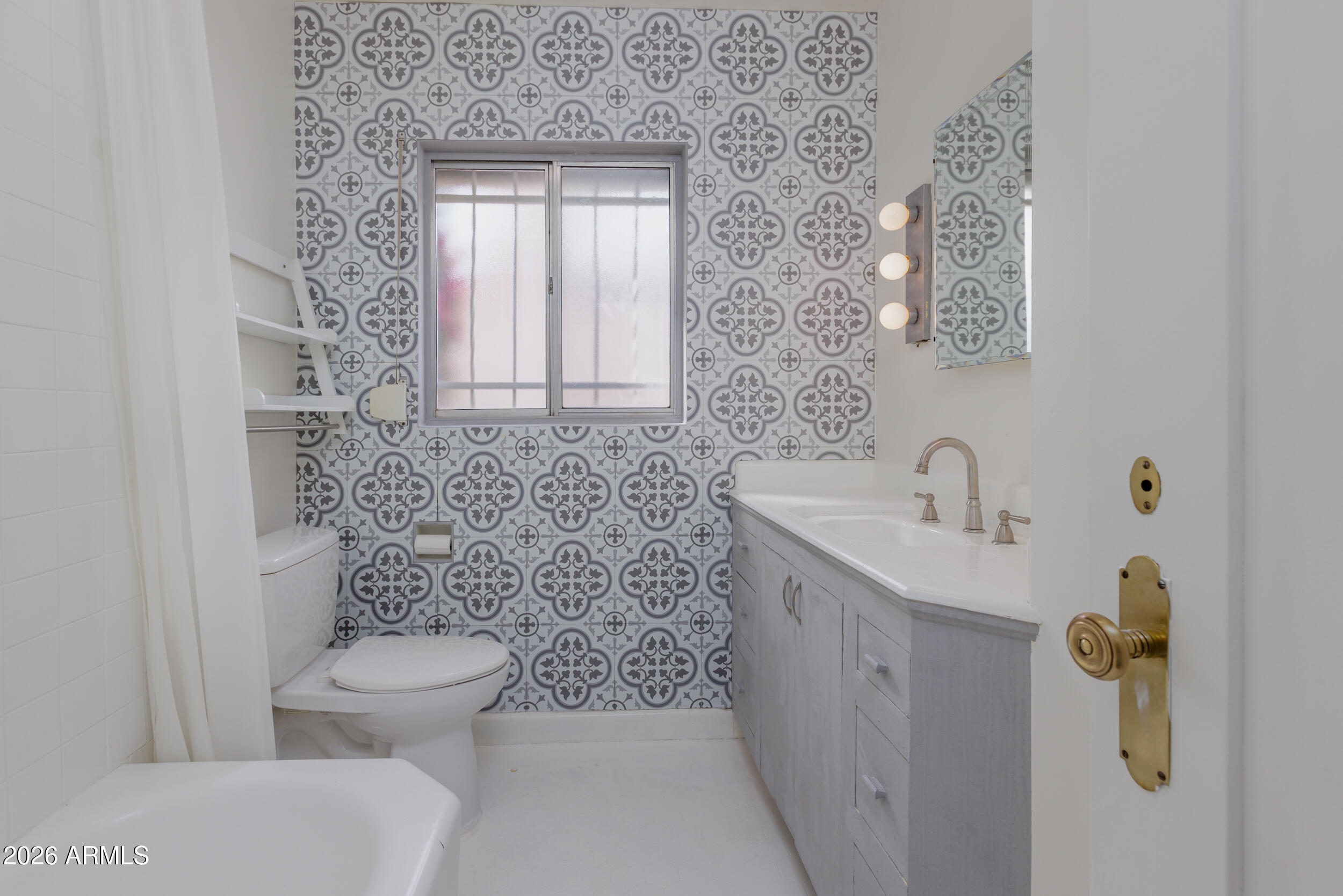 301 West Holly Street Phoenix, AZ 85003 - Photo 26 of 39 Bathroom 2