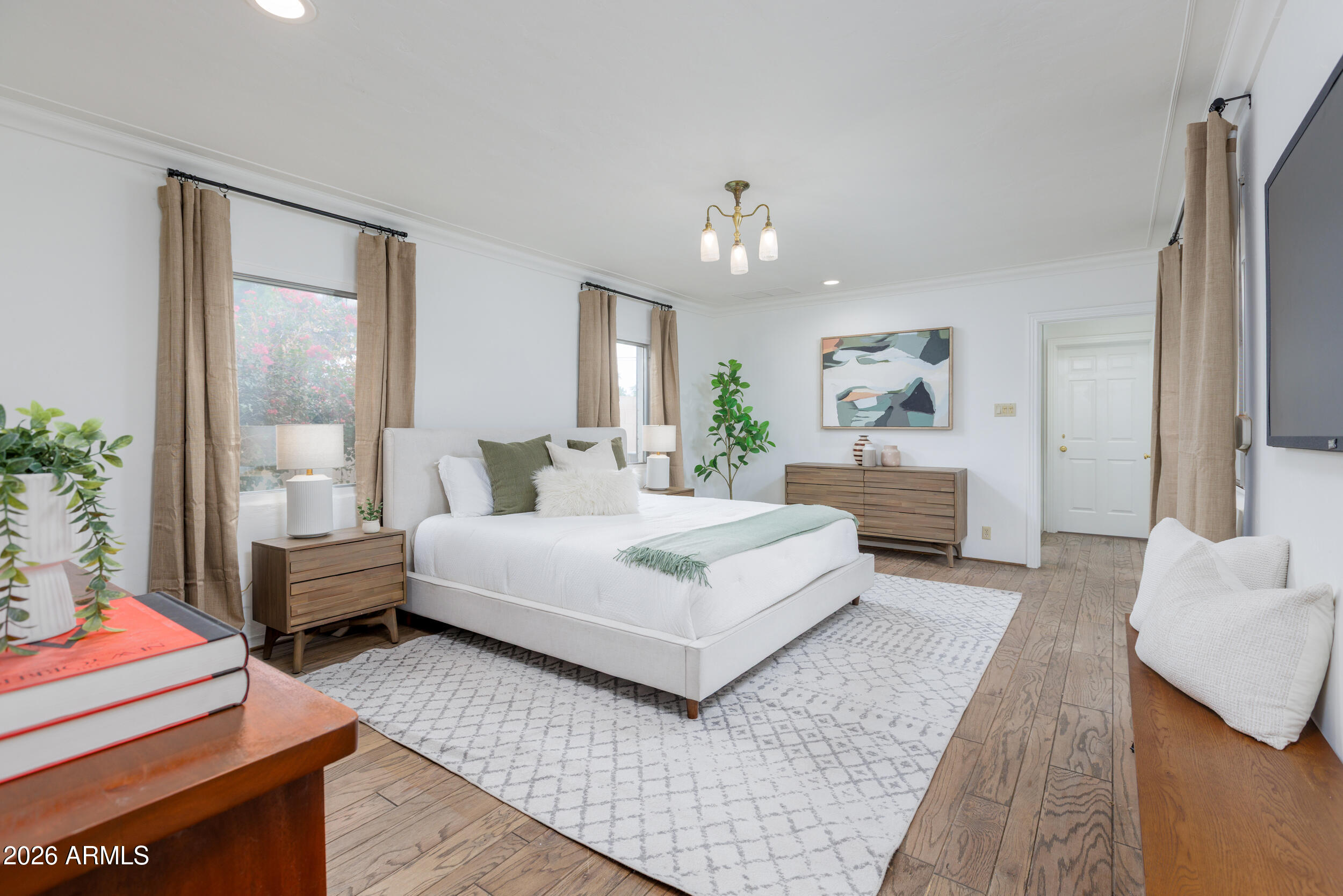 301 West Holly Street Phoenix, AZ 85003 - Photo 6 of 39 Large primary bedroom