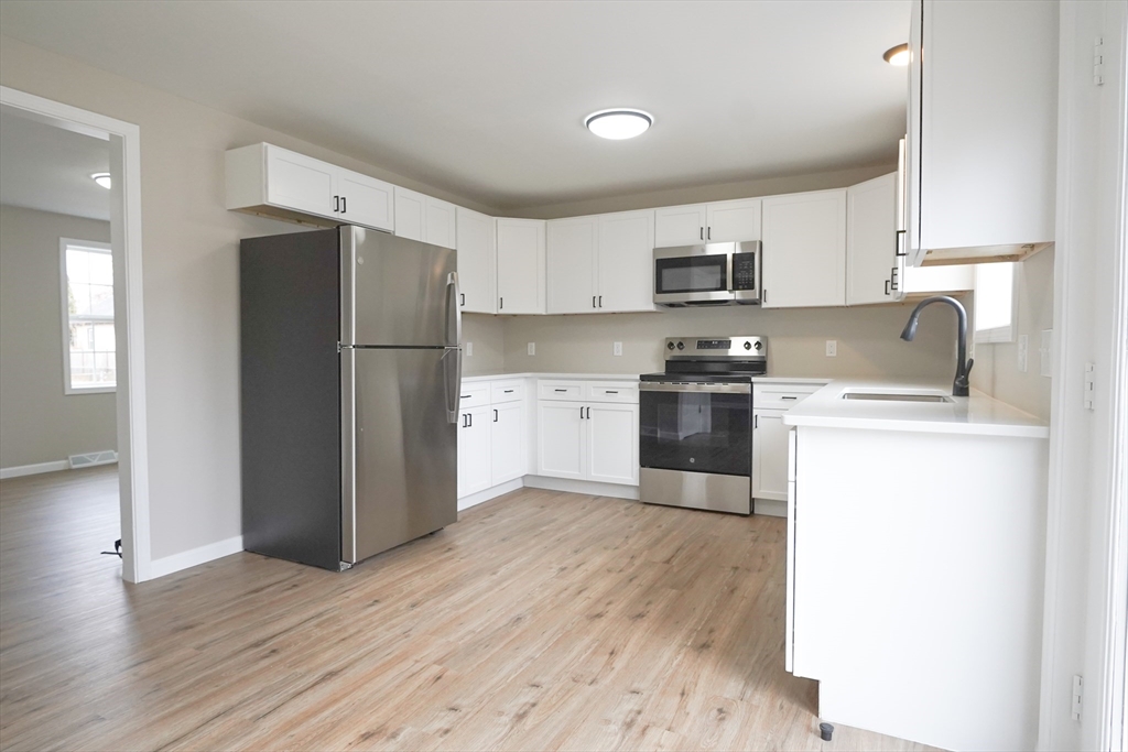 182 Jasper Street Springfield, MA 01109 - Photo 3 of 23